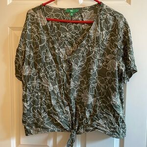 Sage Green Floral tie front Crop top